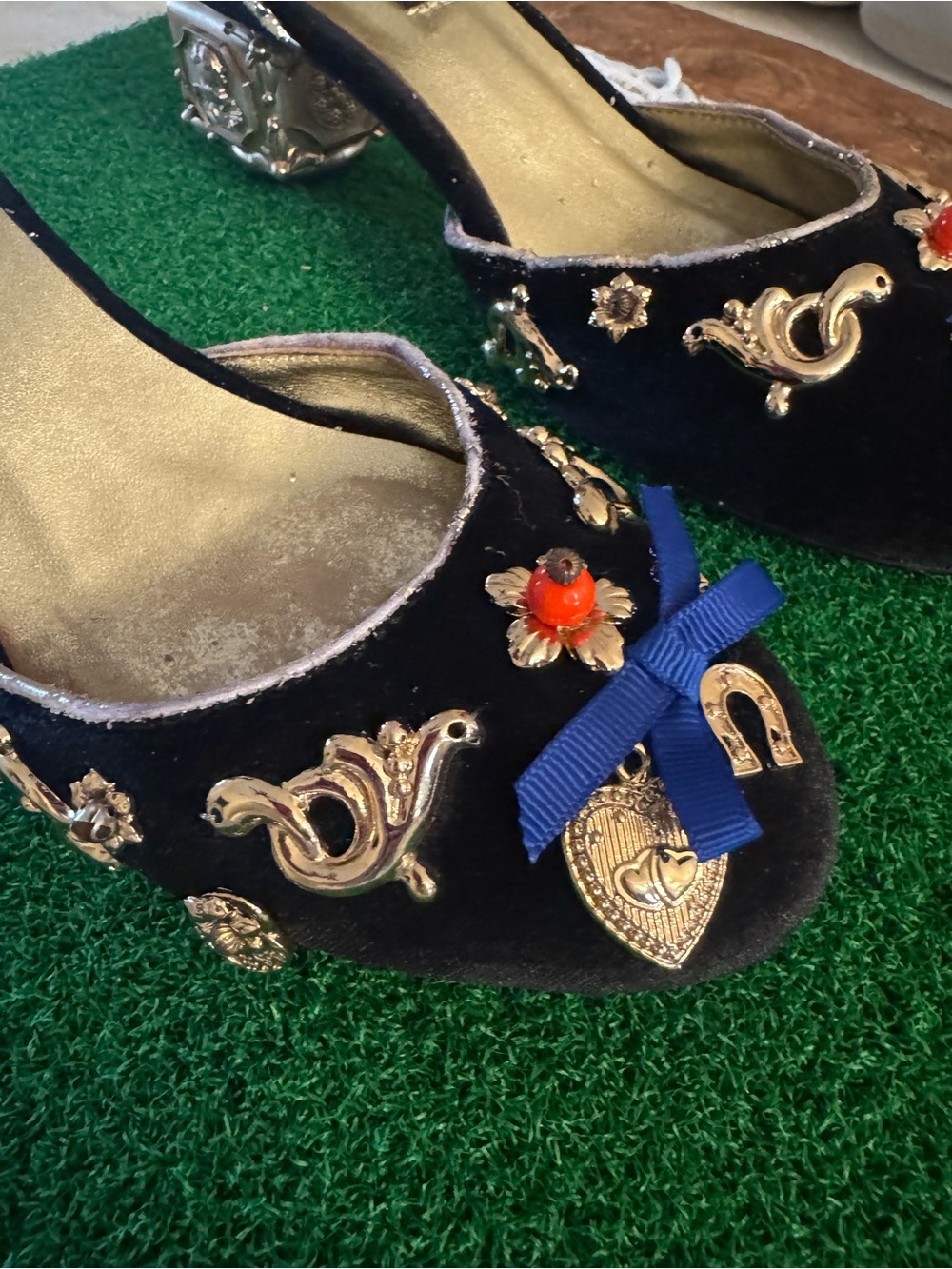Dolce & Gabbana Black Velvet Baroque Embellished Mary Jane Heels Italy 39 RARE - Picture 7 of 16